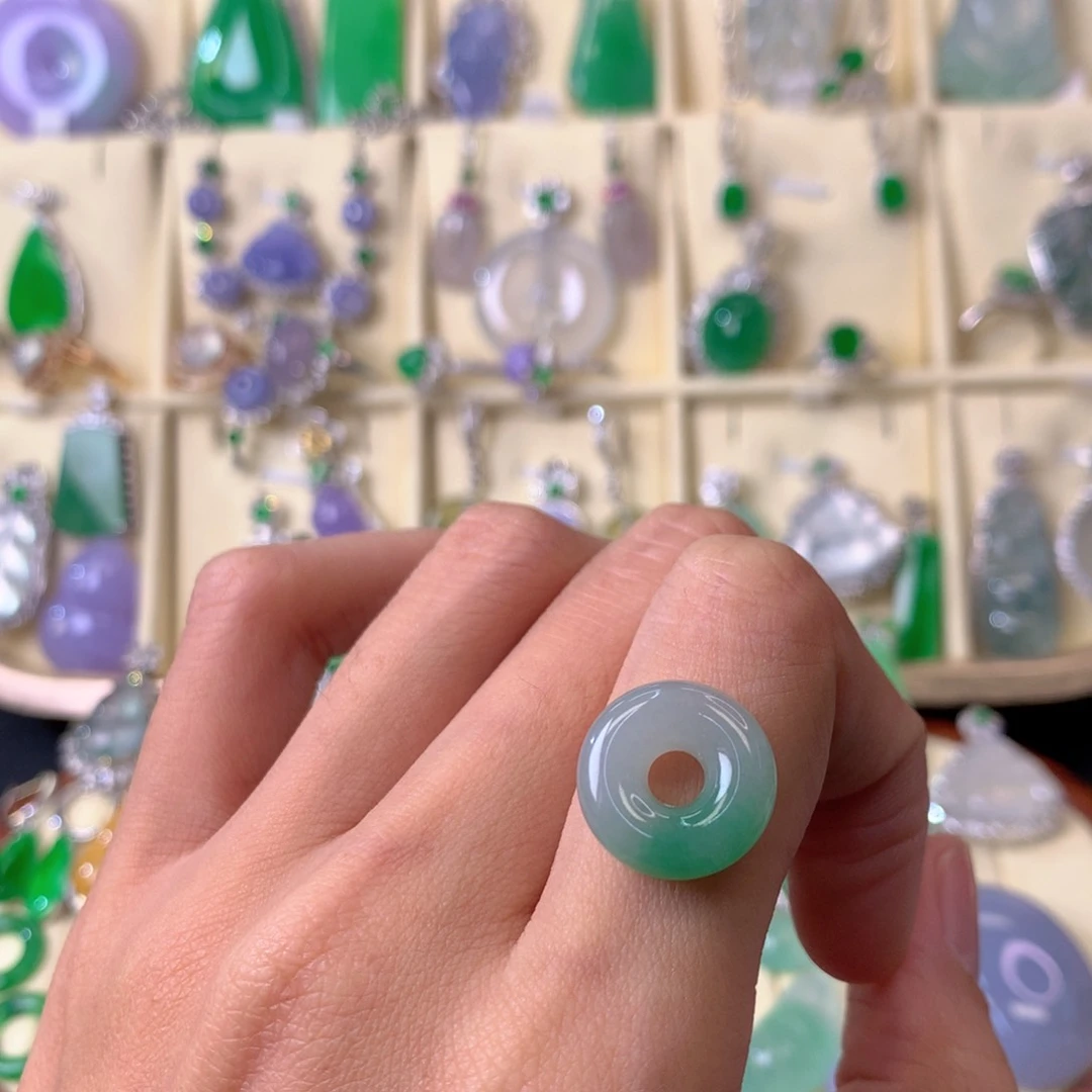 翡翠颈饰未镶嵌裸石