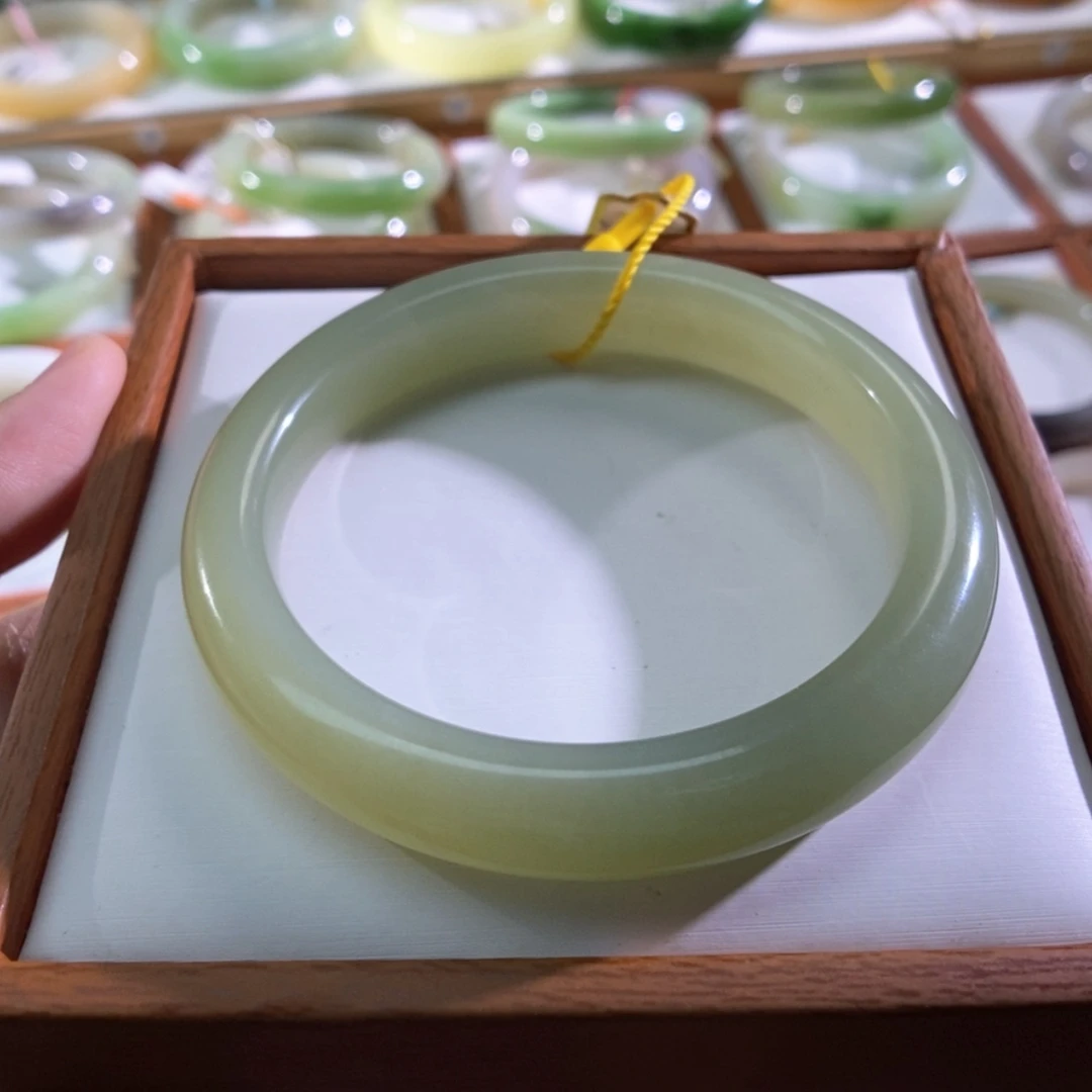 【闪购商品】未镶嵌手镯和田玉