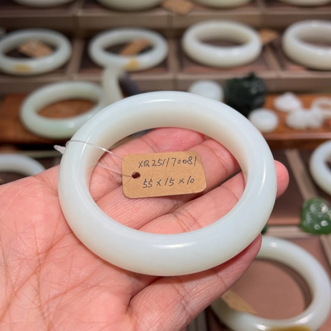 和田玉未镶嵌手镯