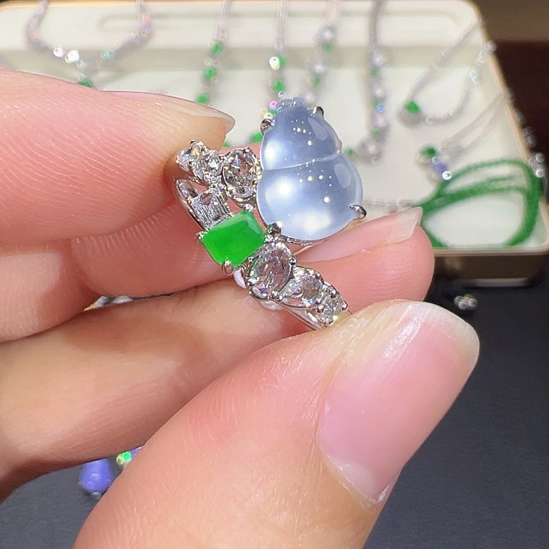 翡翠18K金镶嵌戒指