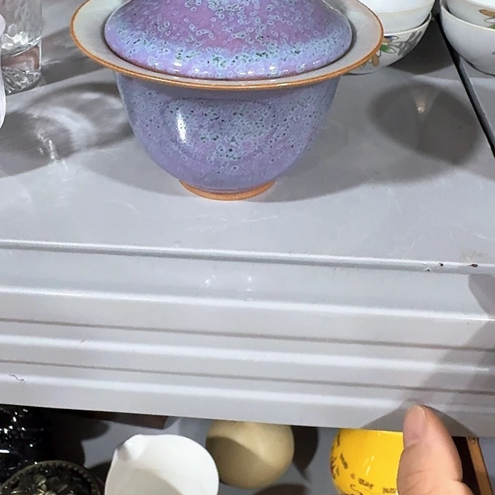 主人杯一个，瓷。。品茗
