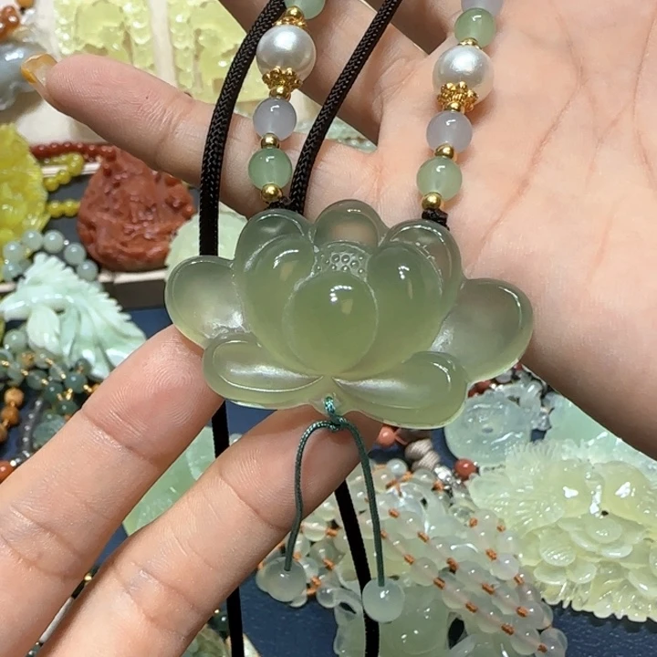 未镶嵌蛇纹石玉吊坠