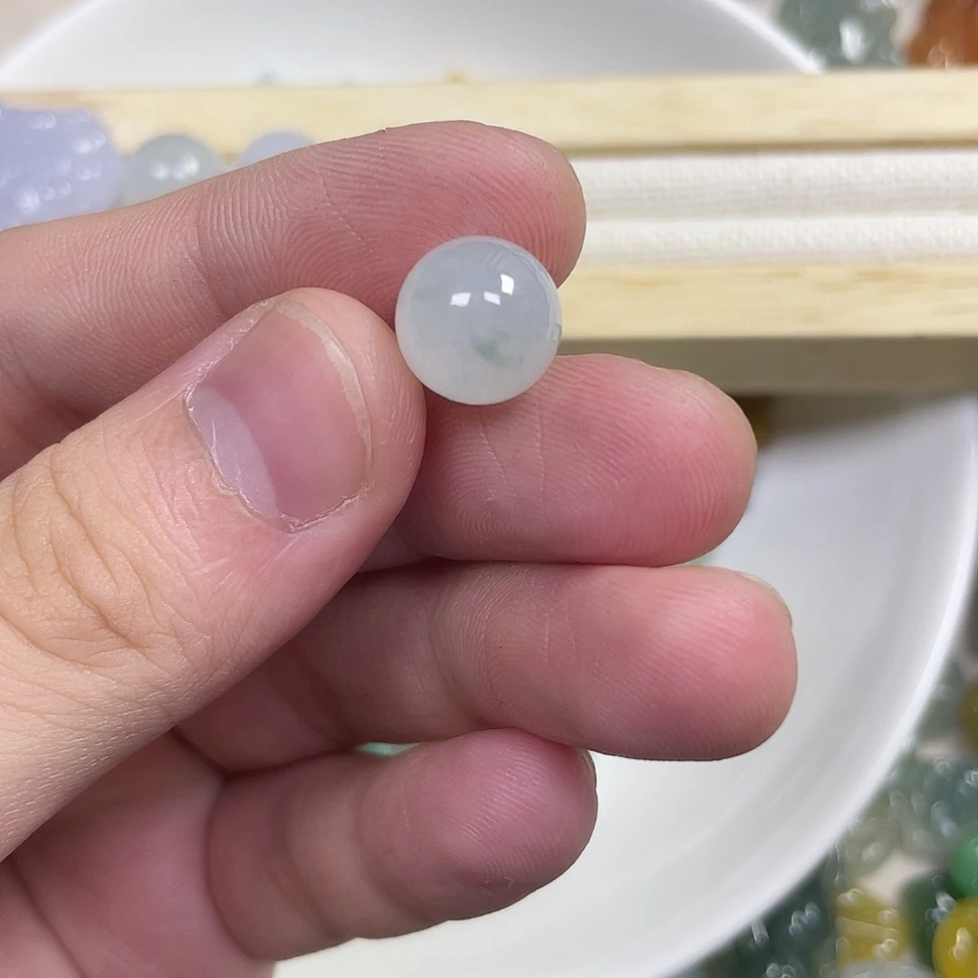 散珠翡翠珠子一个