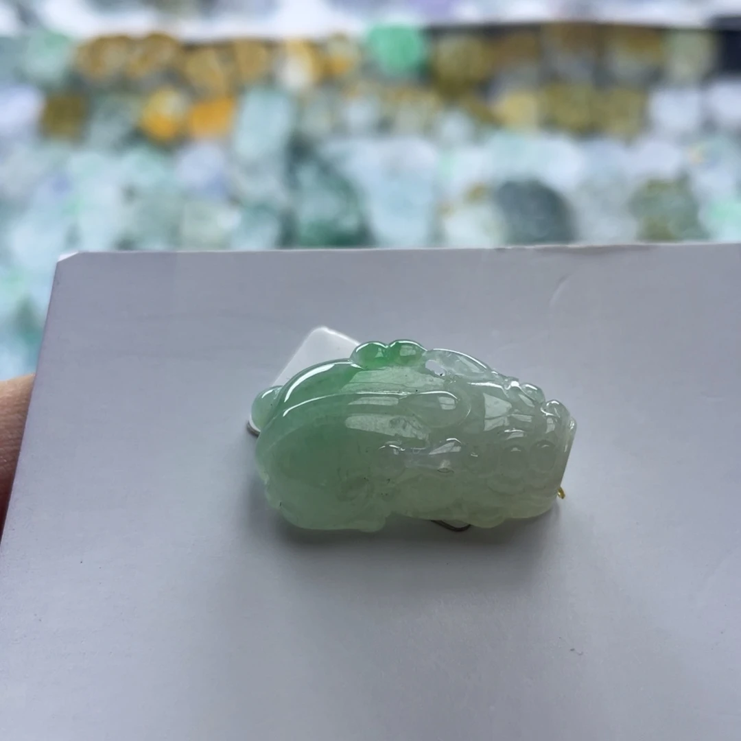 翡翠未镶嵌颈饰貔貅