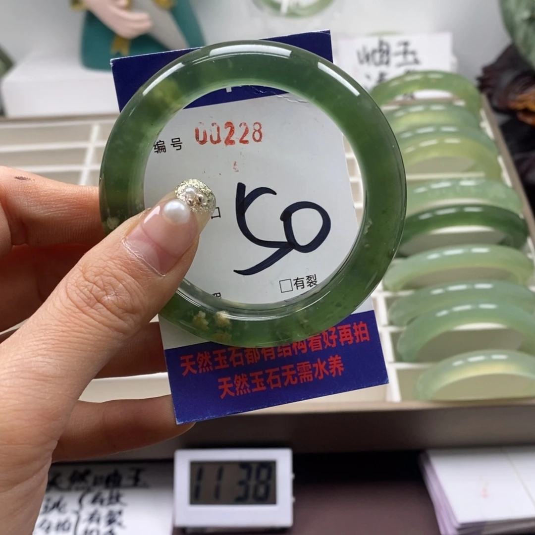 蛇纹石玉手镯未镶嵌