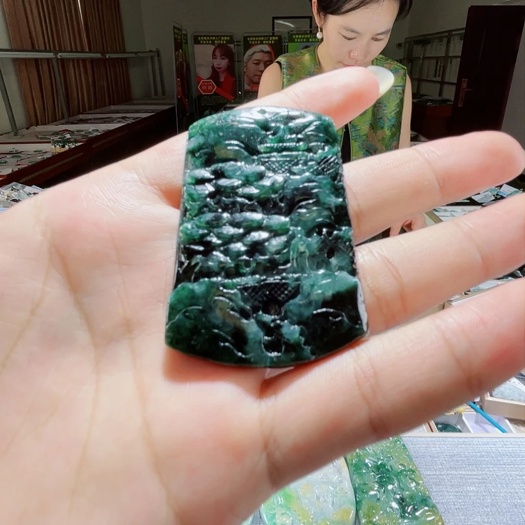 翡翠未镶嵌颈饰一