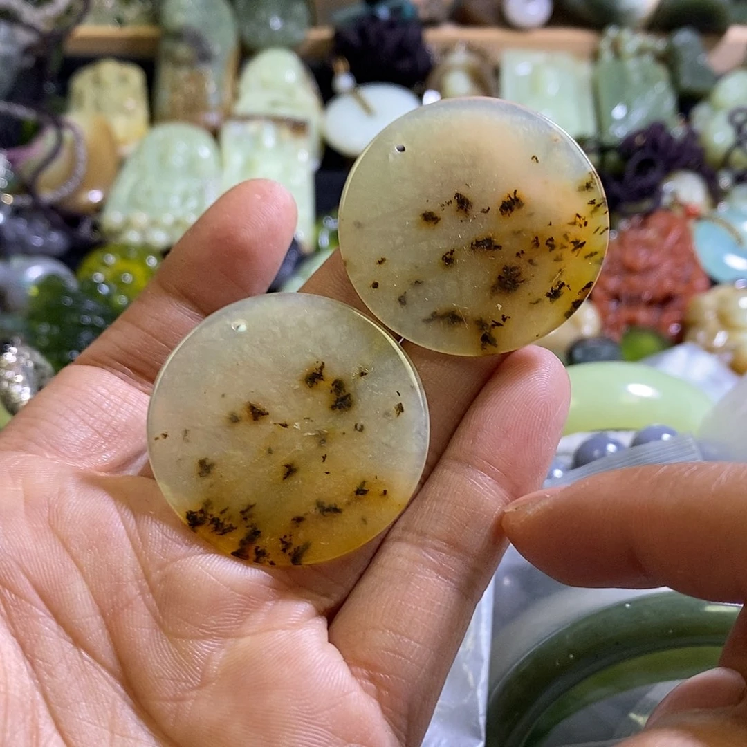 岫玉未镶嵌耳环一对