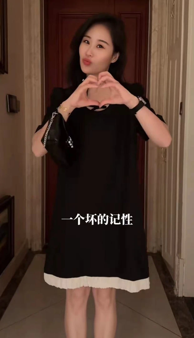 Miss Huo 设计感拼接花边连衣裙 A 黑色 A8861