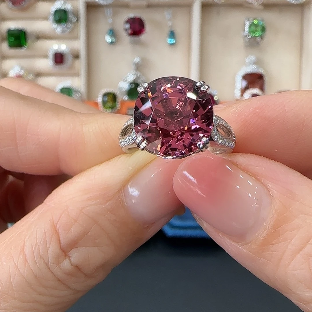 18K金镶嵌碧玺戒指8.48ct