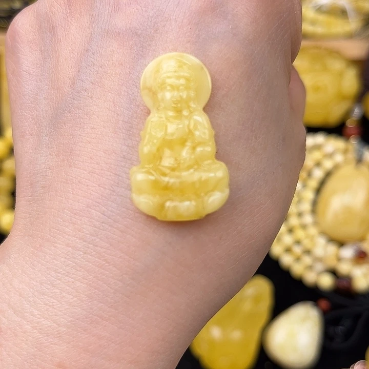 琥珀未镶嵌颈饰琥珀