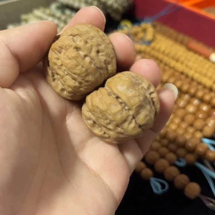 把件文玩核桃36左右瑕疵蛤蟆头，编号021