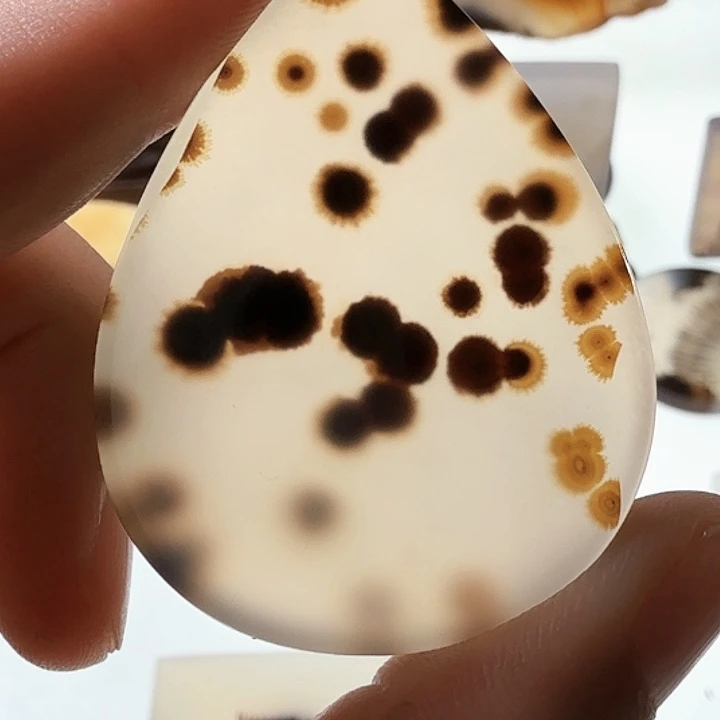 玛瑙/玉髓未镶嵌珠宝半成品