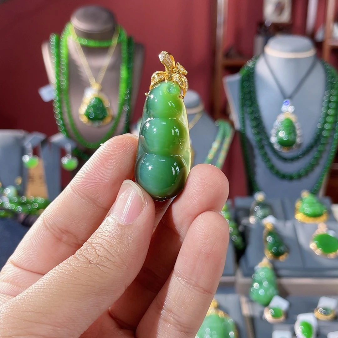 和田玉（碧玉）18K金镶嵌颈饰