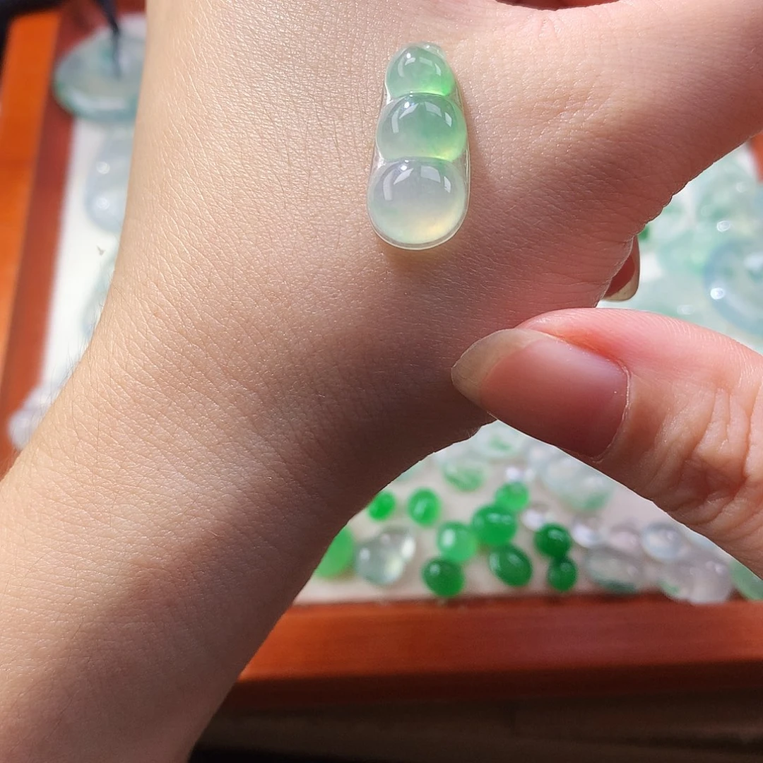 翡翠未镶嵌吊坠(不含链)豆子