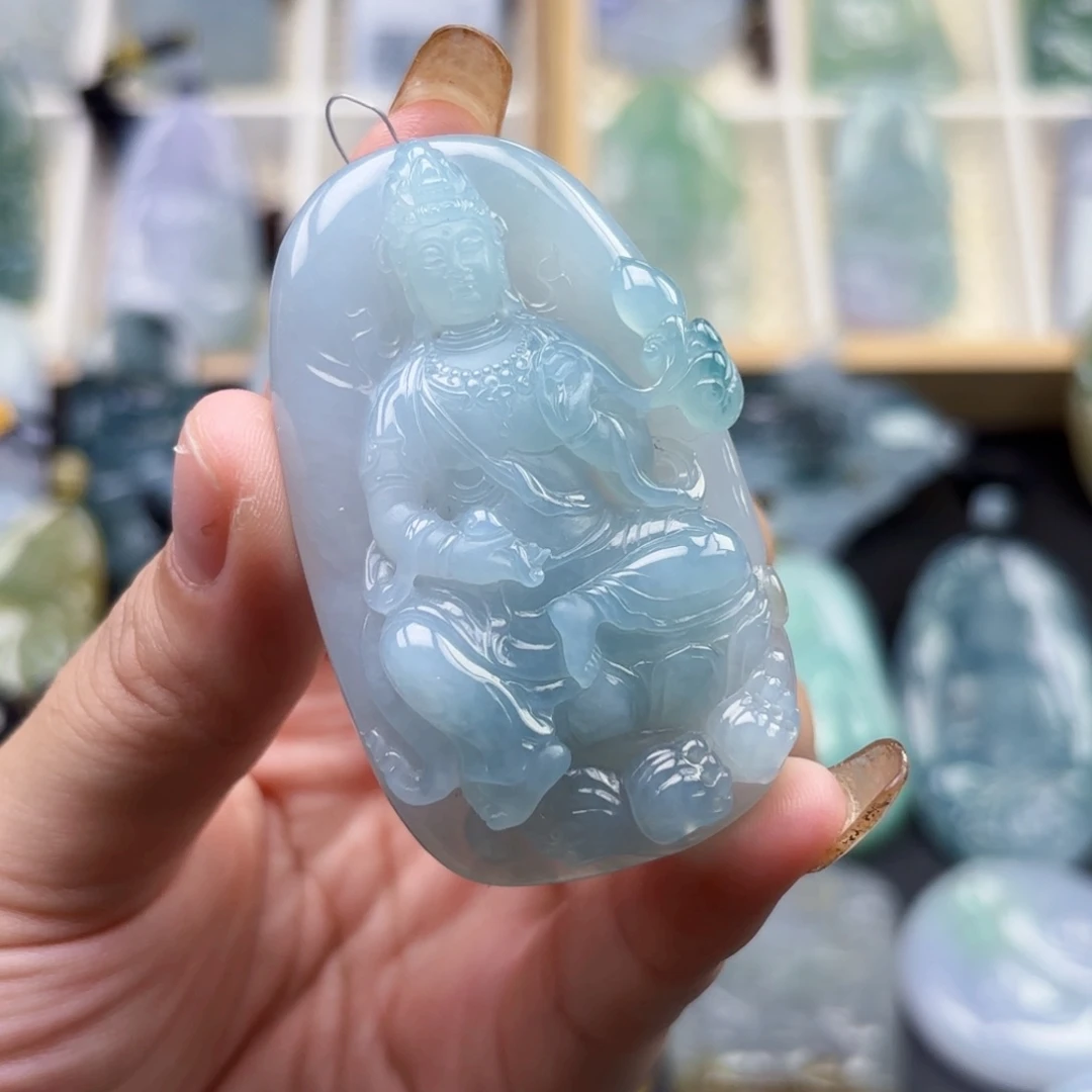沈***辞颈饰未镶嵌翡翠大势至