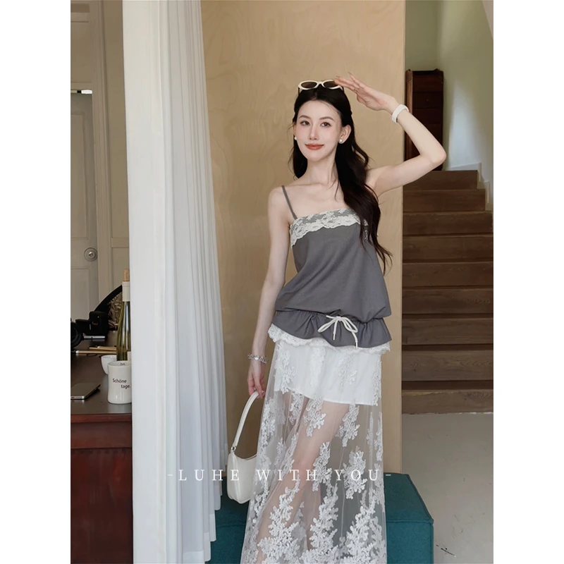 LUHE【格雷甜心】hehe私服~格雷系人棉蕾丝吊带上衣+绣花裙帘短裤