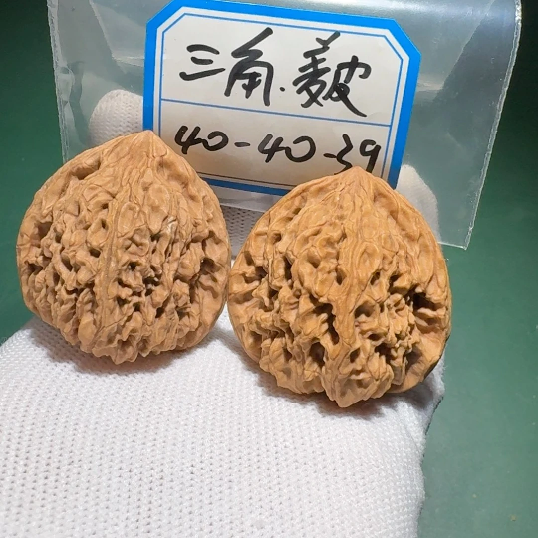s***a文玩核桃吊坠32号三角s虫眼