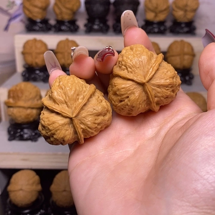 文玩核桃把件15Y—花开富贵三棱38尺43克