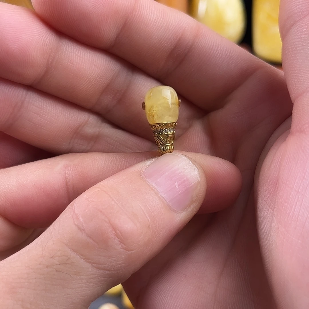 蜜蜡未镶嵌珠宝奇石