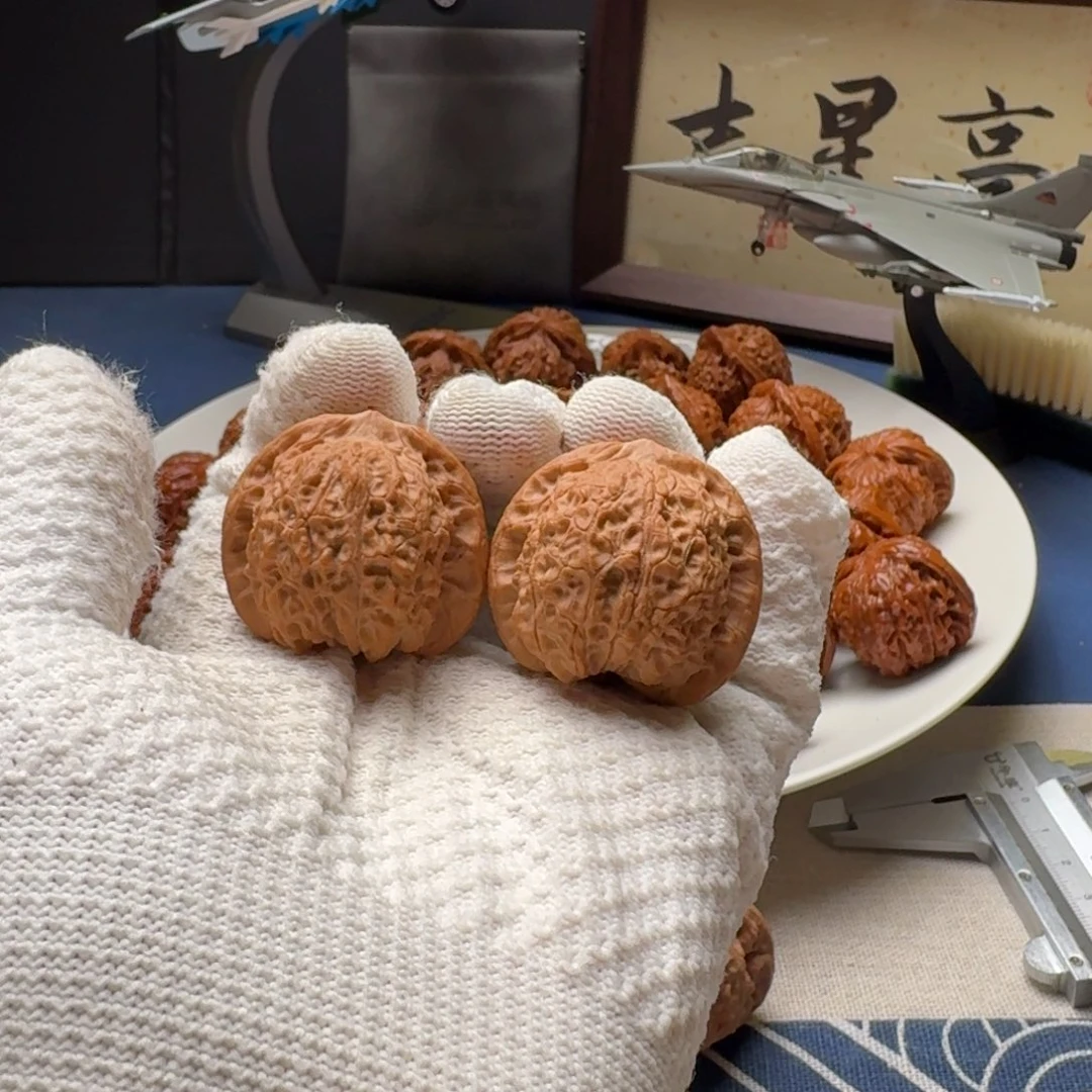 文玩核桃吊坠血麒麟38全品