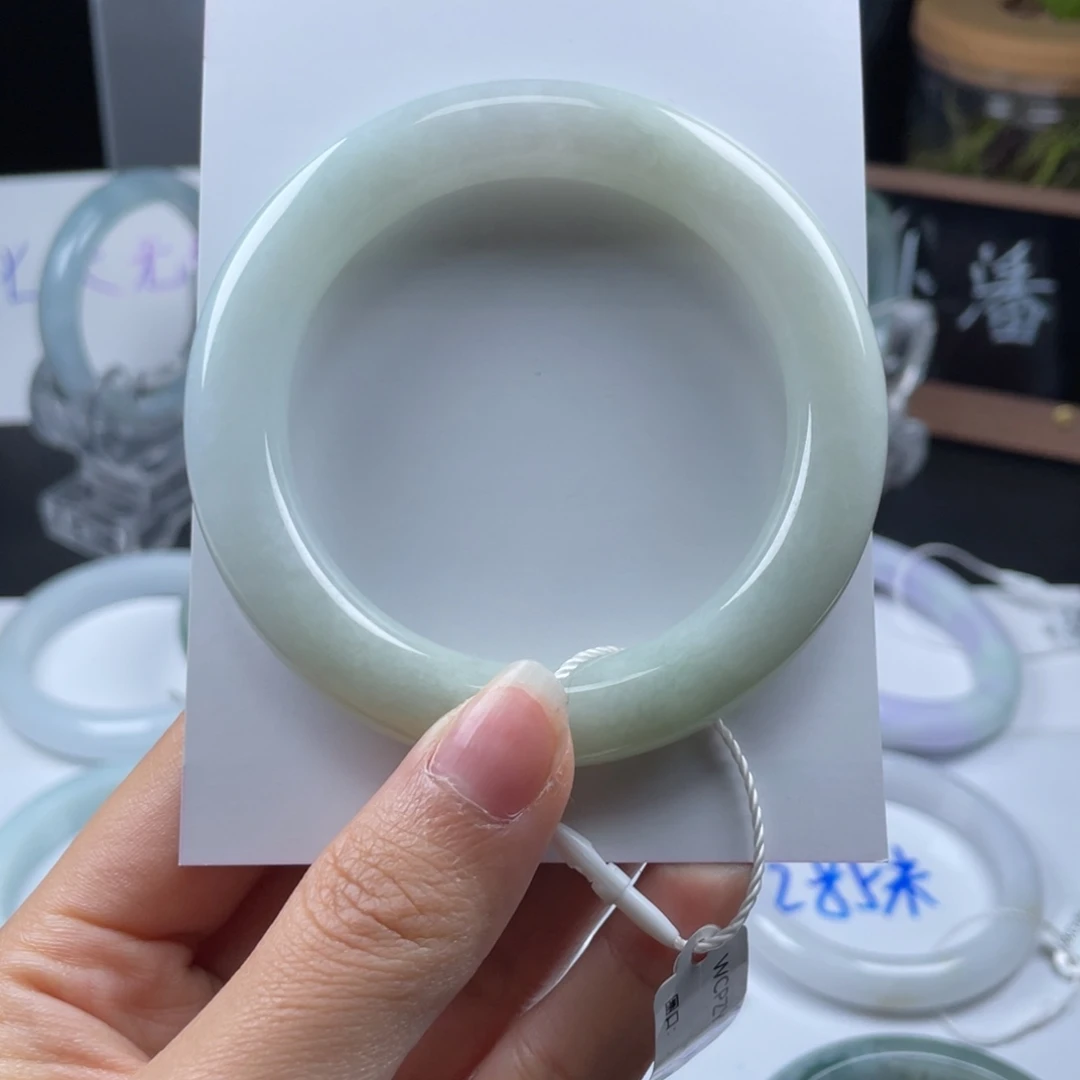 翡翠未镶嵌手镯基地质检