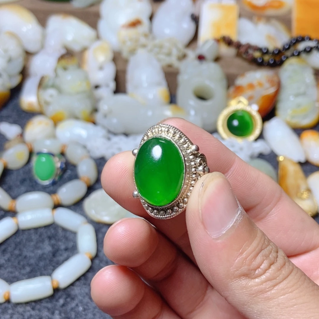 白玉菩提吊坠收藏