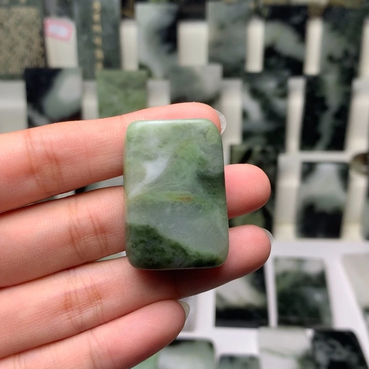 独山玉颈饰未镶嵌华**畔