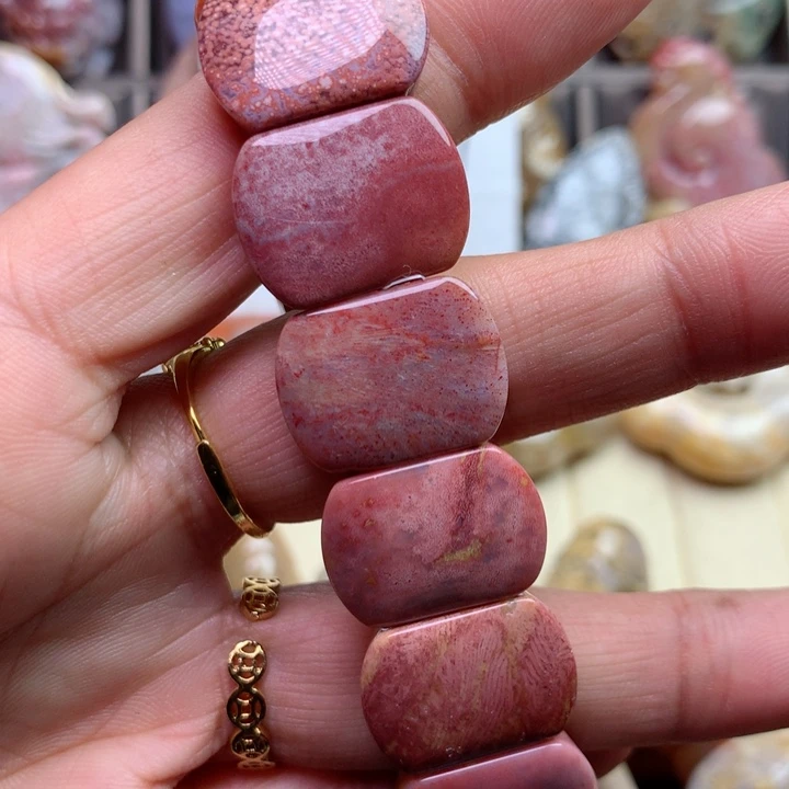 硅化珊瑚（珊瑚玉）颈饰足银镀金镶嵌