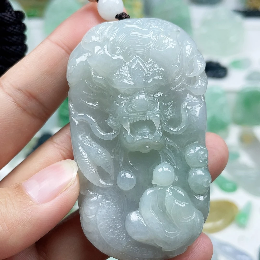 翡翠颈饰未镶嵌龙