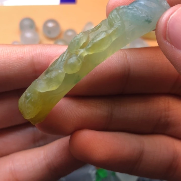 定制翡翠未镶嵌挂件