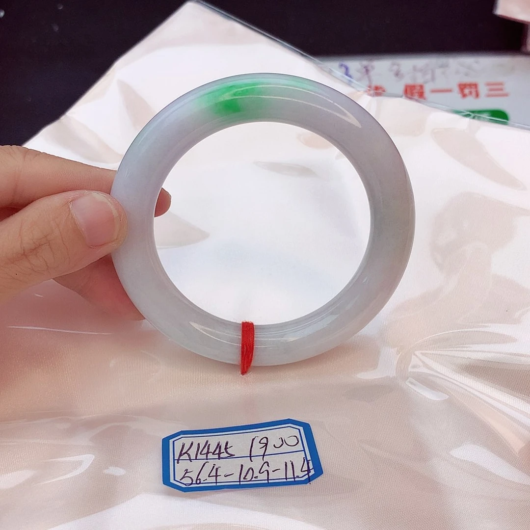 翡翠手镯未镶嵌翡翠