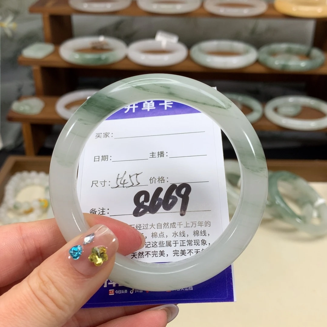 雨***儿石英质玉未镶嵌手镯