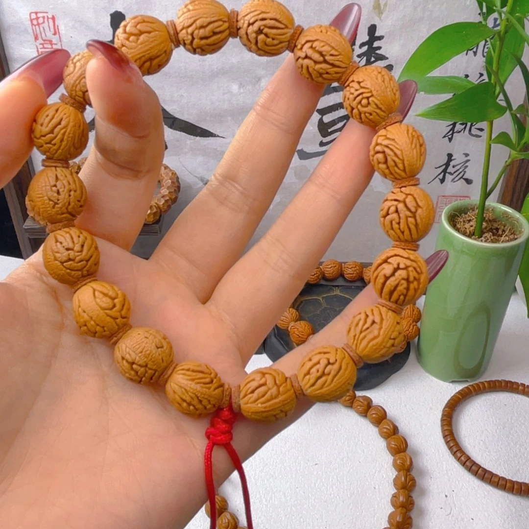 ****C秦岭龙纹桃核手串