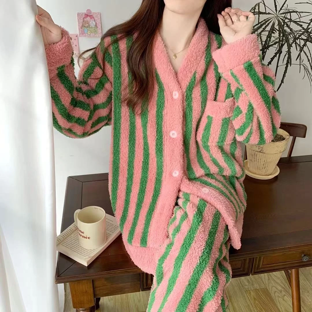 2024年新款睡衣女V领加厚加绒条纹秋冬季时尚家居服套装