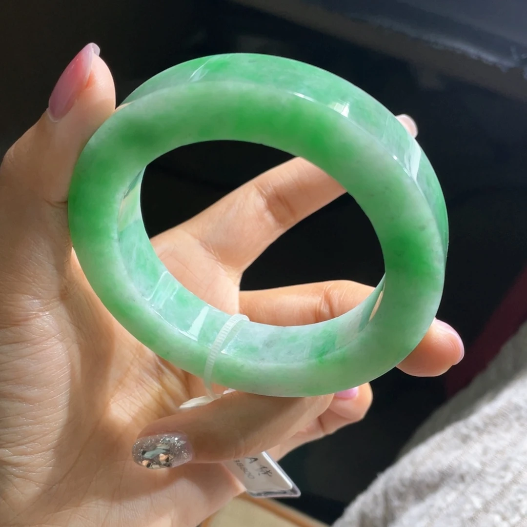 未镶嵌翡翠手镯定制翡翠