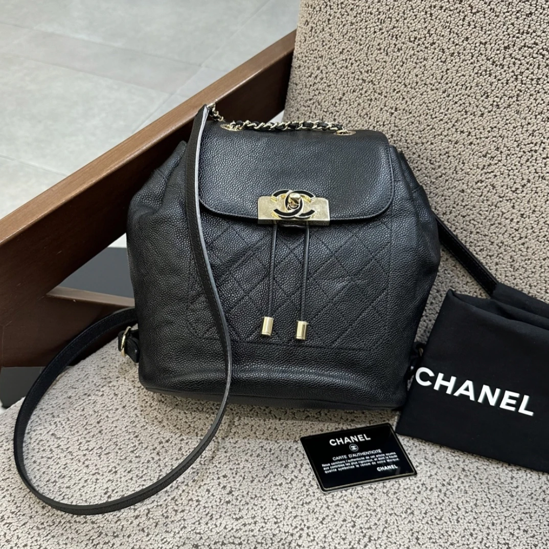 99新 Chanel/香奈儿 Chanel珐琅扣黑金鱼子酱双肩包 US592316