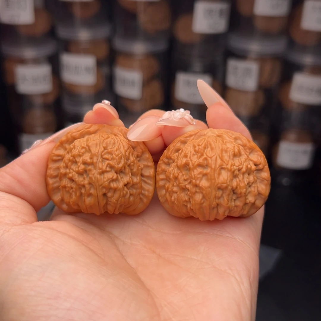 文玩核桃吊坠大*白狮子