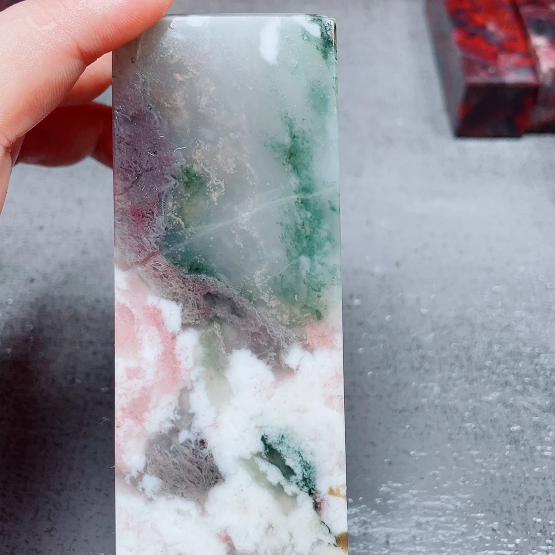 玉桂林鸡血玉印章镇尺