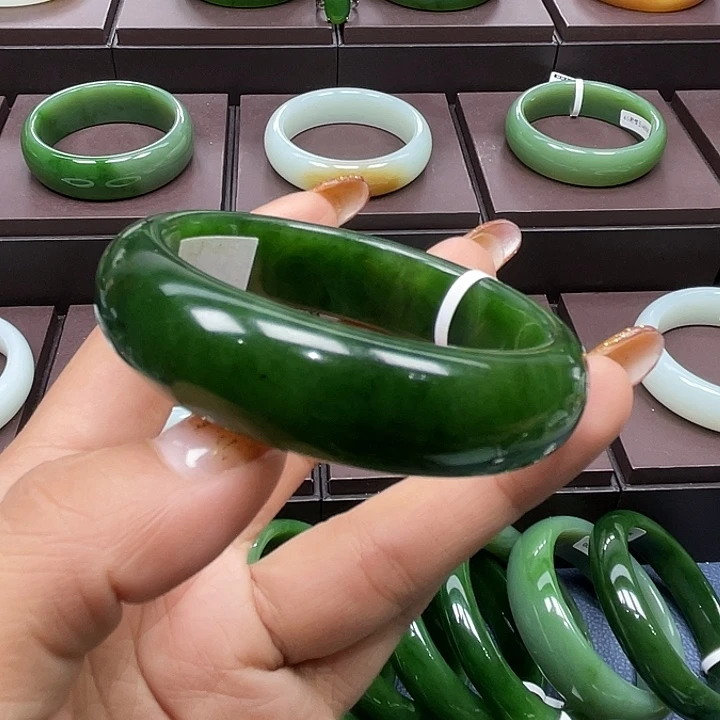 和田玉（碧玉）未镶嵌手镯