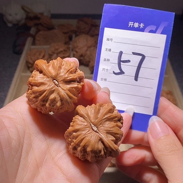 文玩核桃把件白狮子39左右