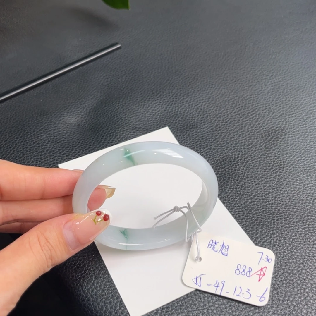 未镶嵌手镯（贵妃镯）翡翠手镯