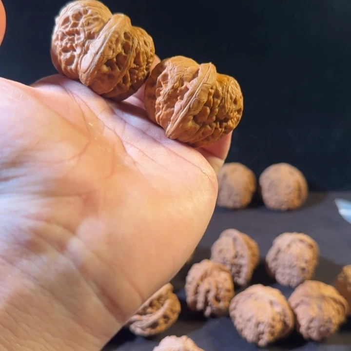 文玩核桃吊坠元宝