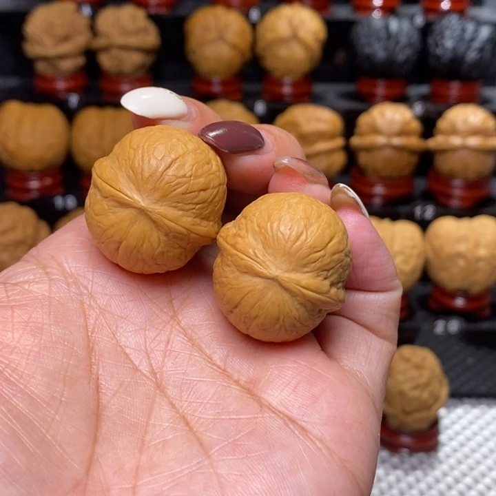 文玩核桃把件晶玉…………110