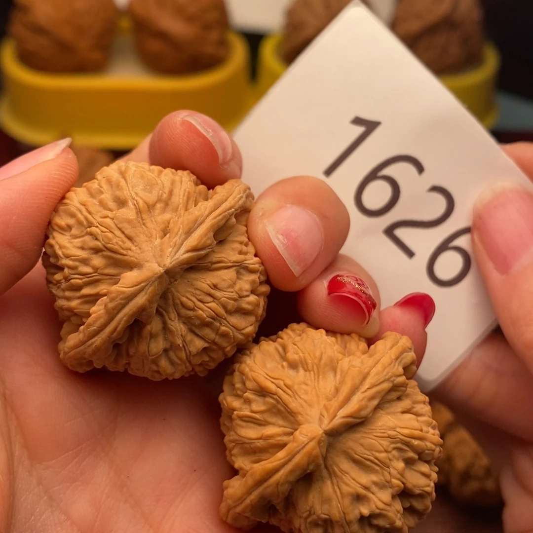 桃核把件白狮子37……