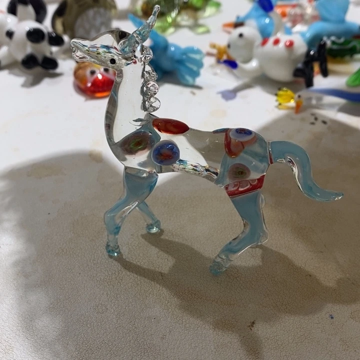 琉璃手工艺品月**?琉璃
