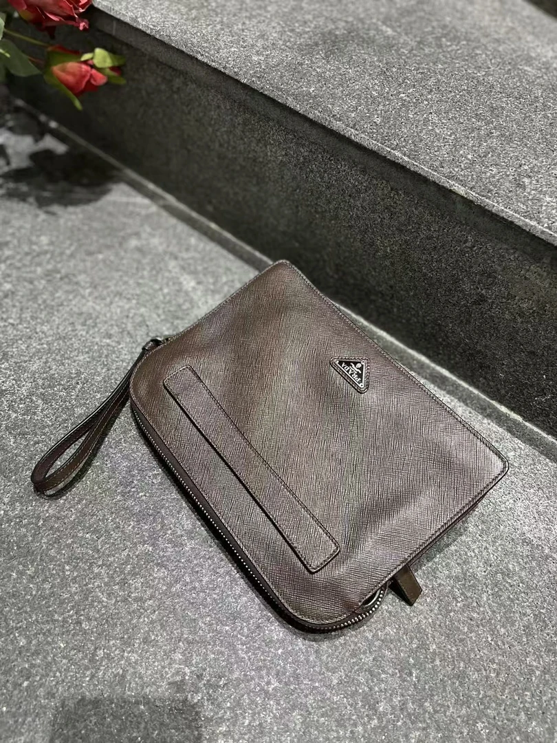 95新 Prada/普拉达 十字纹牛皮男士手包