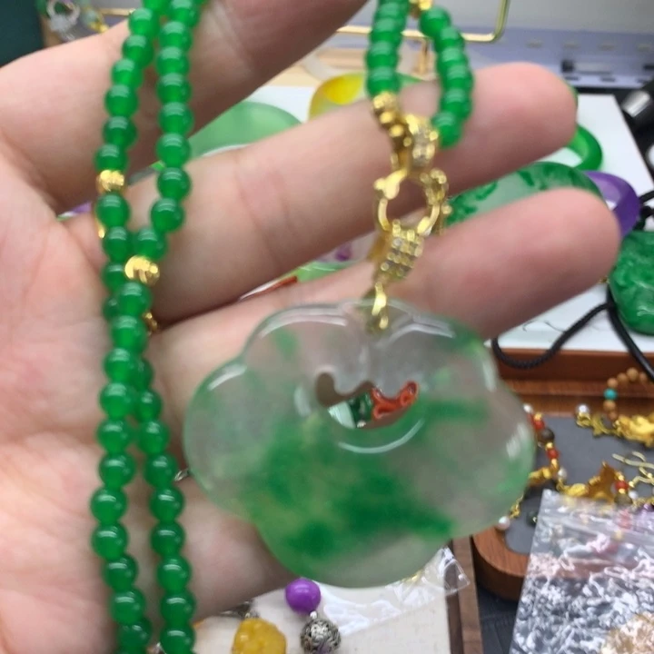 颈饰未镶嵌翡翠吊坠