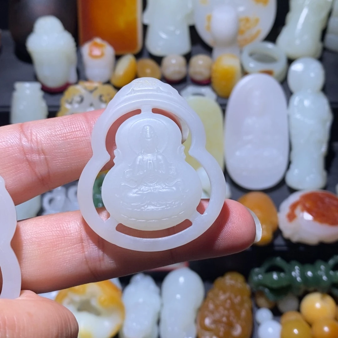 用***4和田玉未镶嵌颈饰