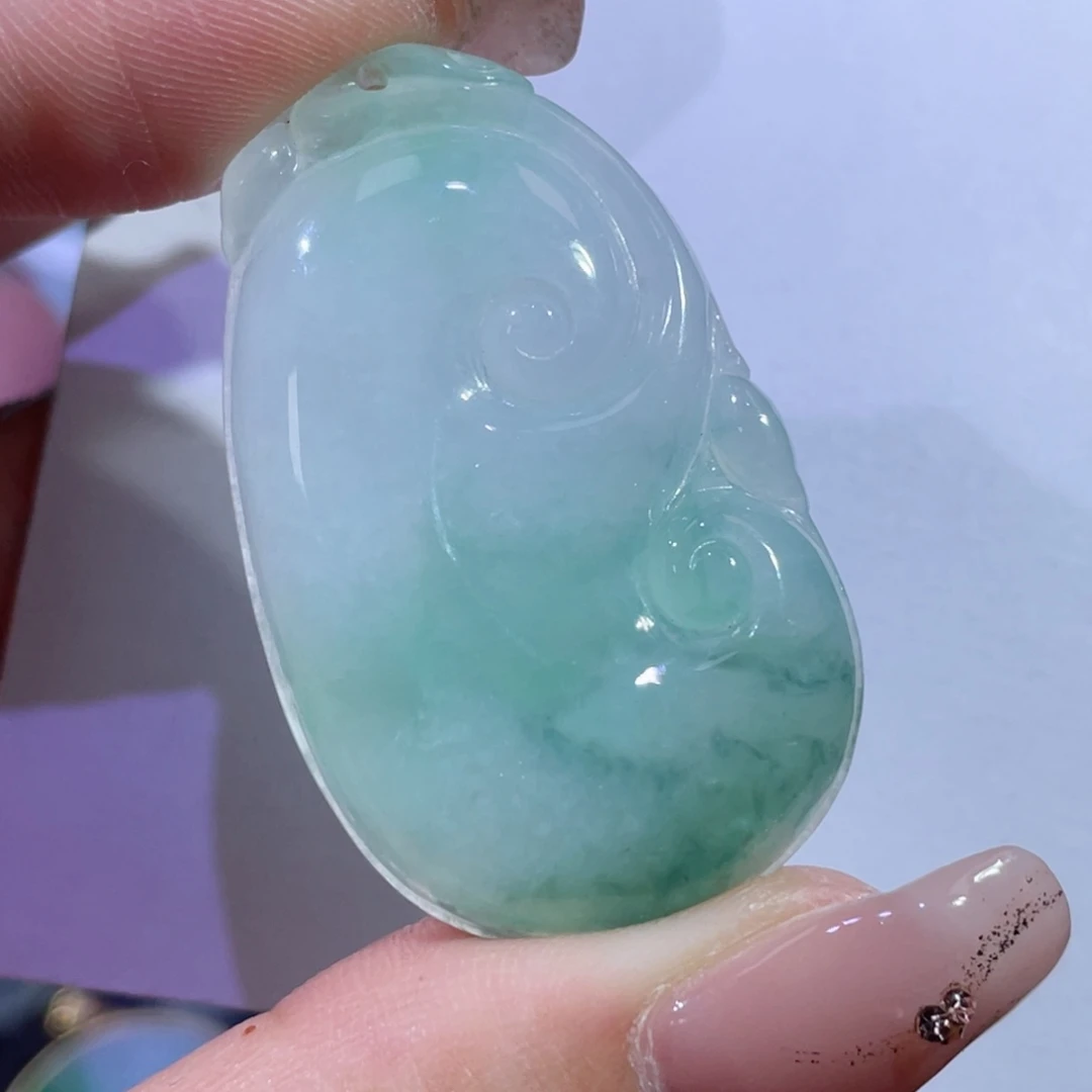 翡翠颈饰未镶嵌如意
