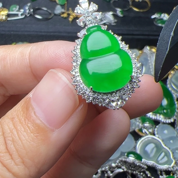 翡翠18K金镶嵌戒指